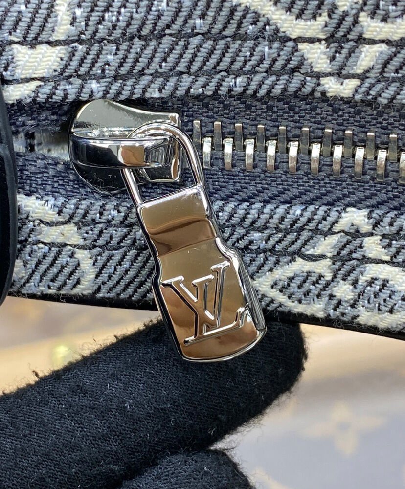 Louis Vuitton Loop M21752 Gray - Image 9