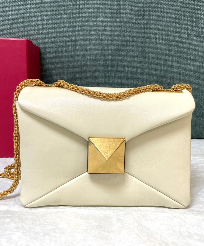 Valentino One Stud Nappa Bag With Chain Cream - Image 2