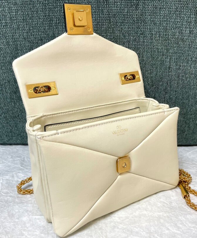 Valentino One Stud Nappa Bag With Chain Cream - Image 7