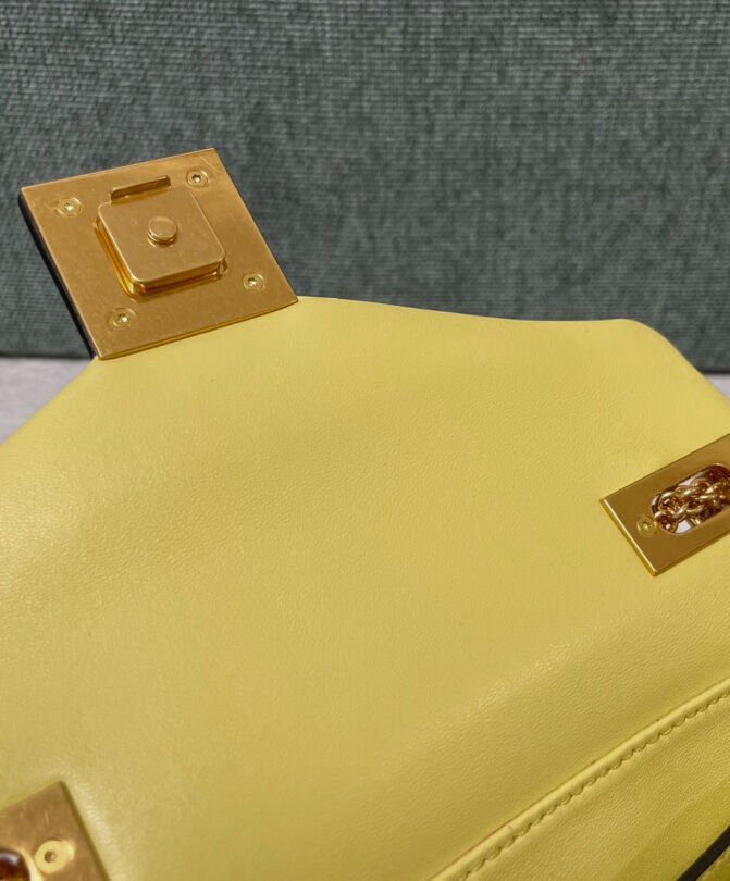 Valentino One Stud Nappa Bag With Chain Yellow - Image 7