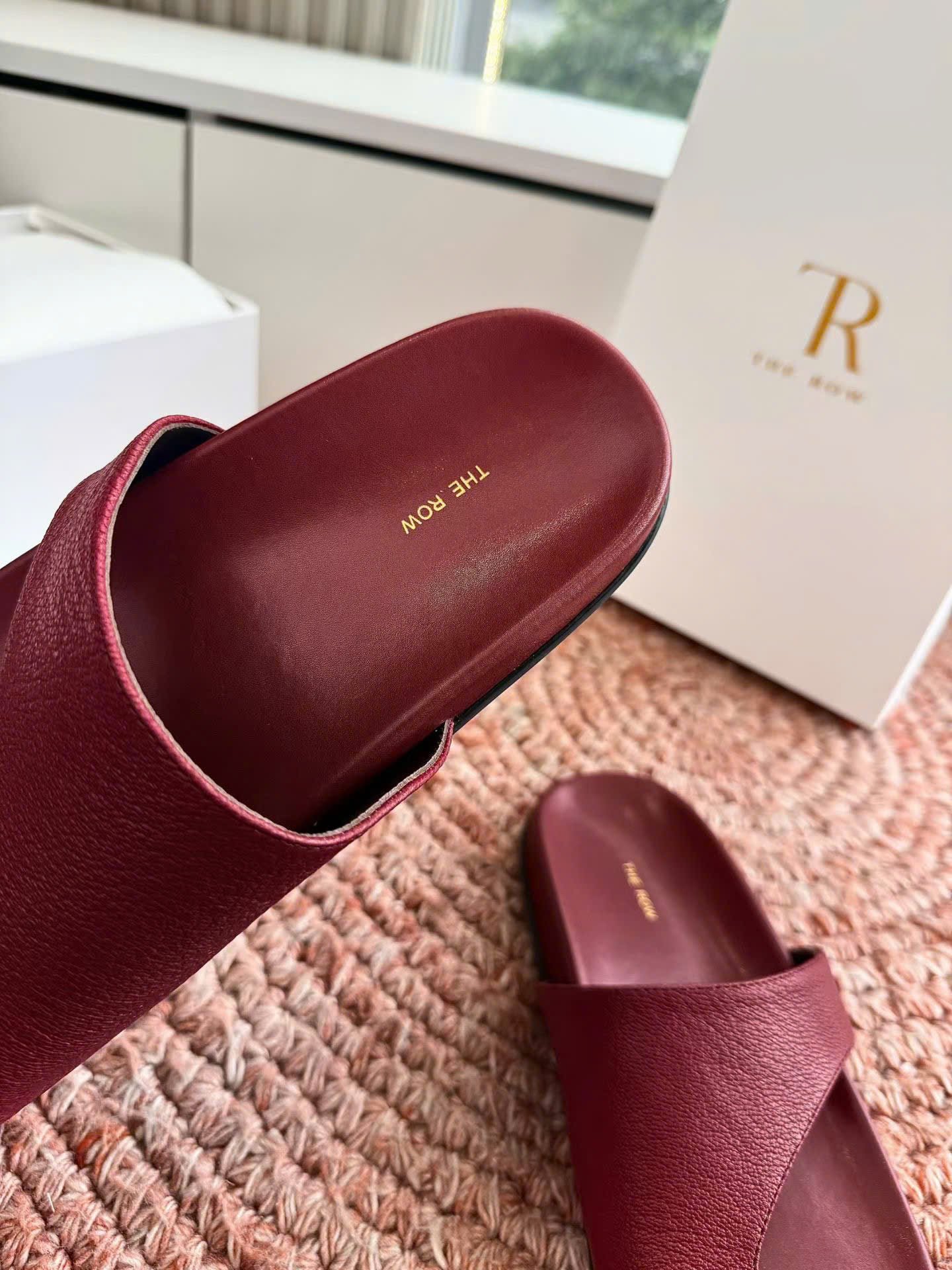 The Row Leather Flip Flop Sandals Elevated Coastal Minimalism - Image 2