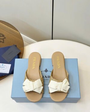 Prada Leather Bow Slippers in Pelle Con Fiocco