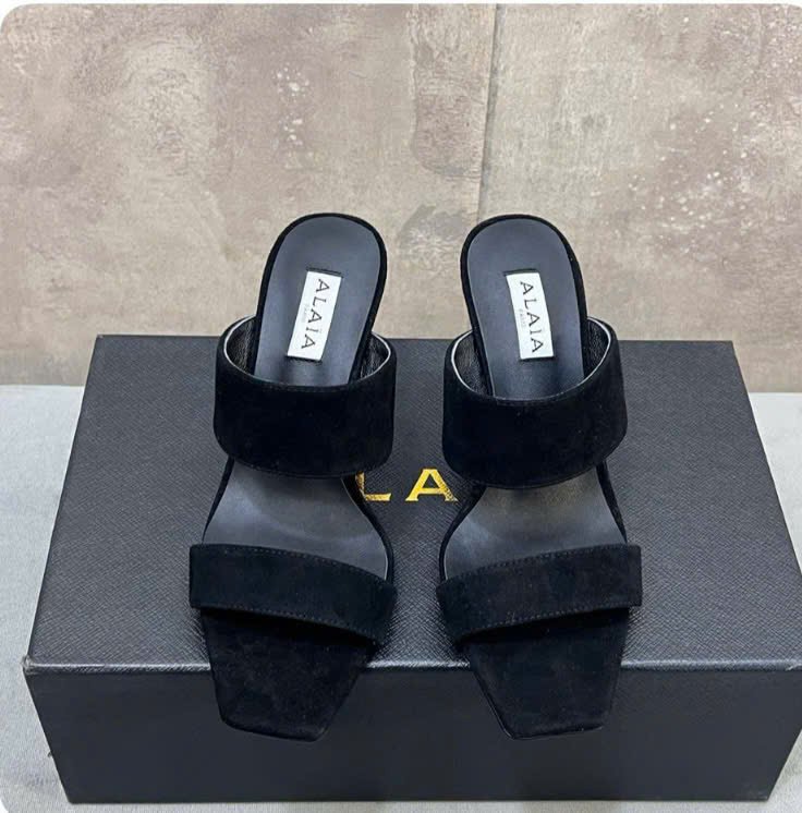 Alaïa Wave 110 Suede Wedge Mules