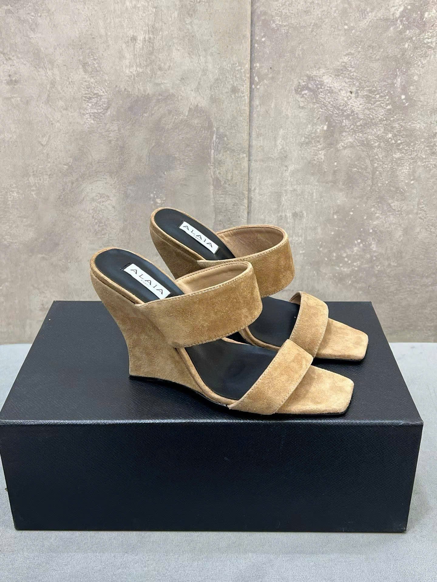 Alaïa Wave 110 Suede Wedge Mules - Image 2