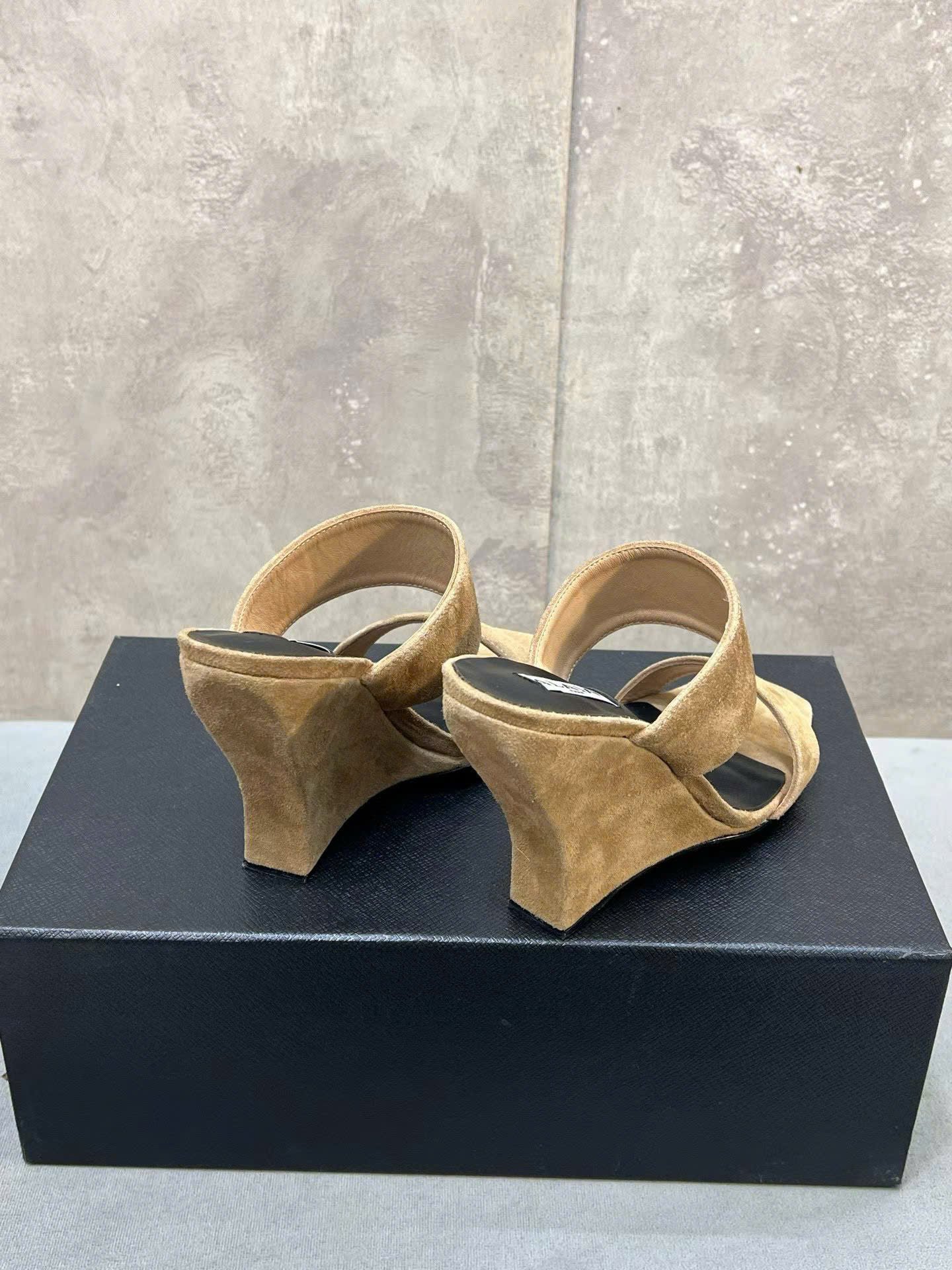 Alaïa Wave 110 Suede Wedge Mules - Image 4