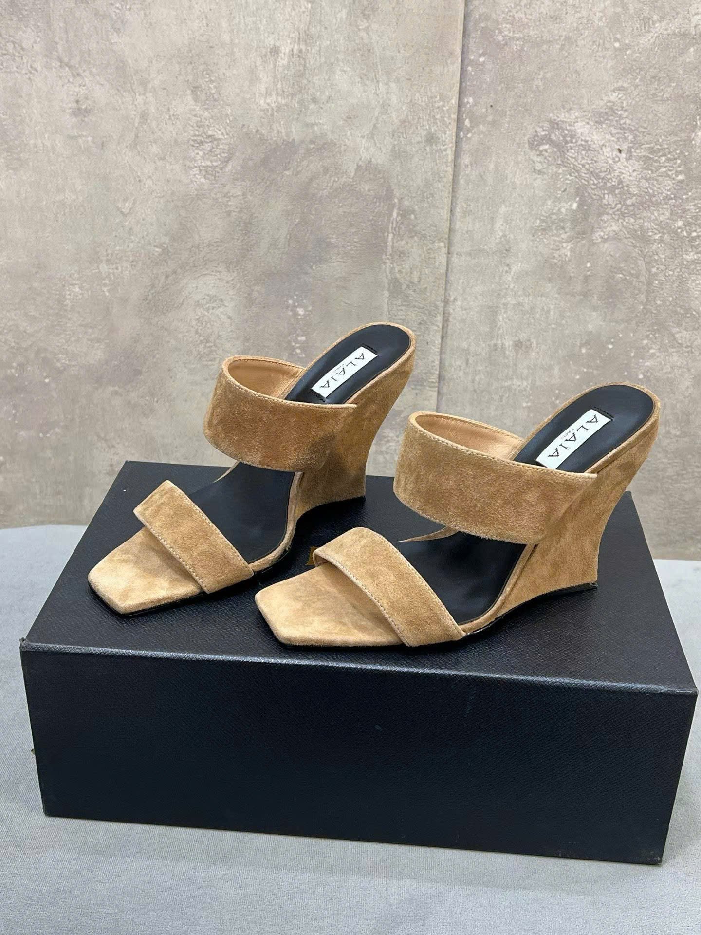 Alaïa Wave 110 Suede Wedge Mules - Image 6