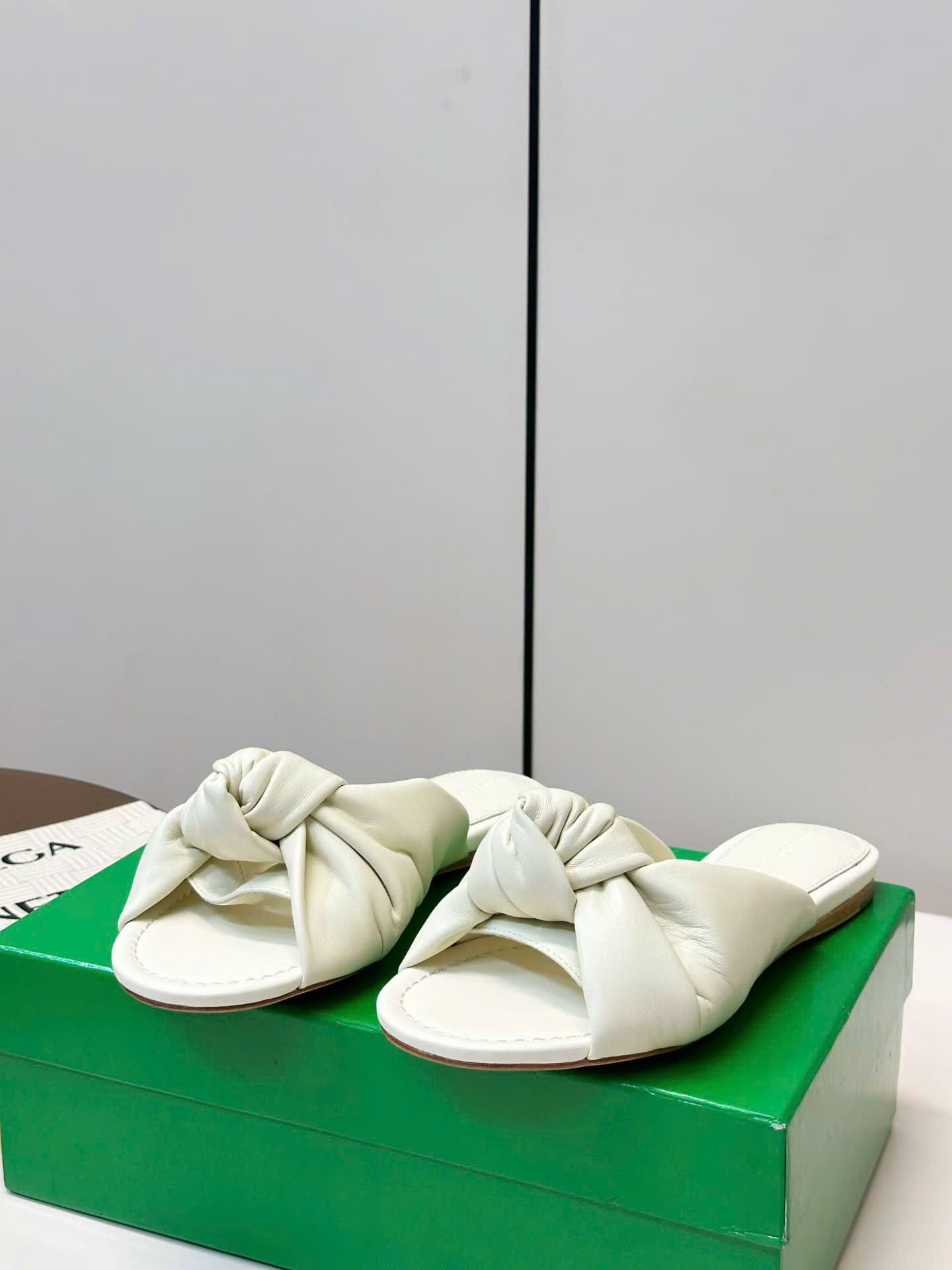 Bottega Veneta Cherry Flat Mule - Image 8