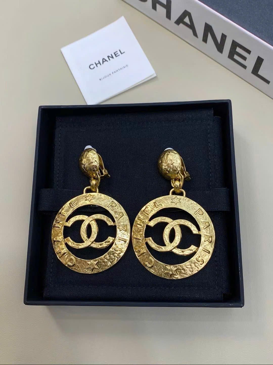 Vintage Chanel Pre-Owned Gold 'CC' Circle Dangle Earrings