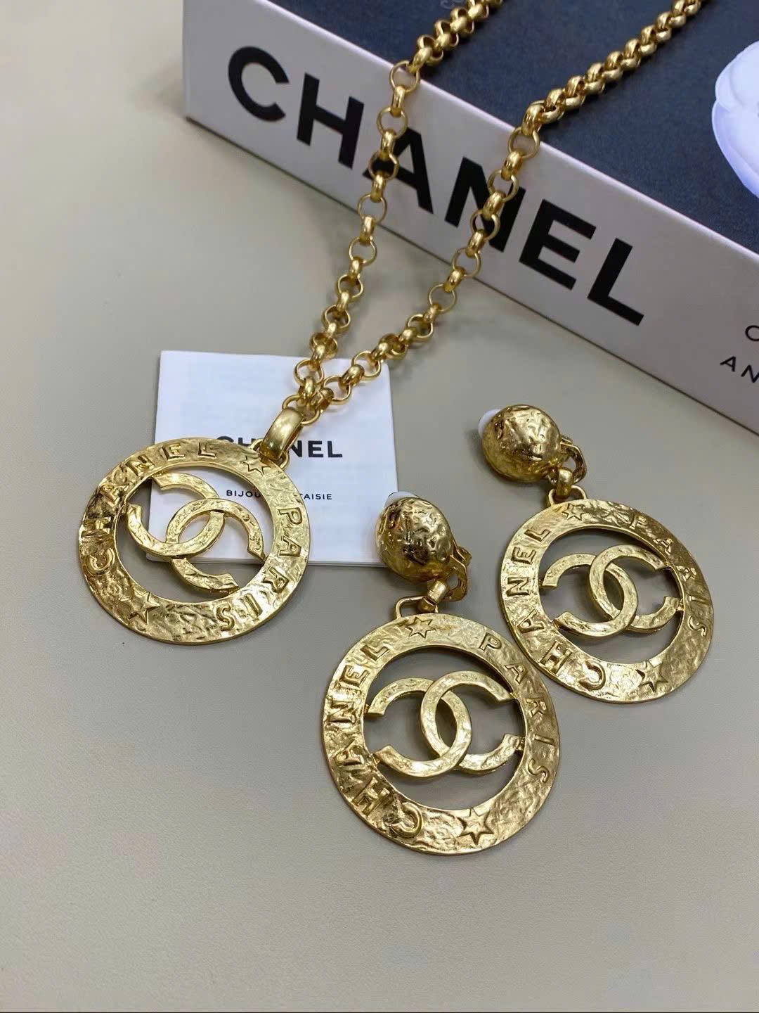 Vintage Chanel Pre-Owned Gold 'CC' Circle Dangle Earrings - Image 5