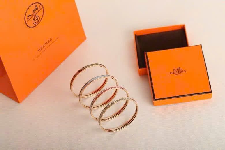Hermès Black Enamel Gold-Plated Chain Motif Bracelet - Image 3