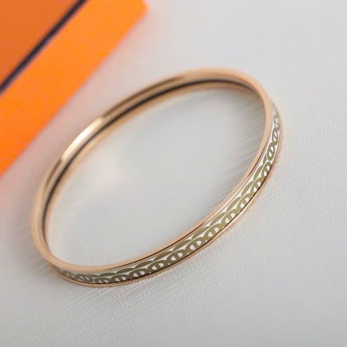 Hermès Black Enamel Gold-Plated Chain Motif Bracelet - Image 4
