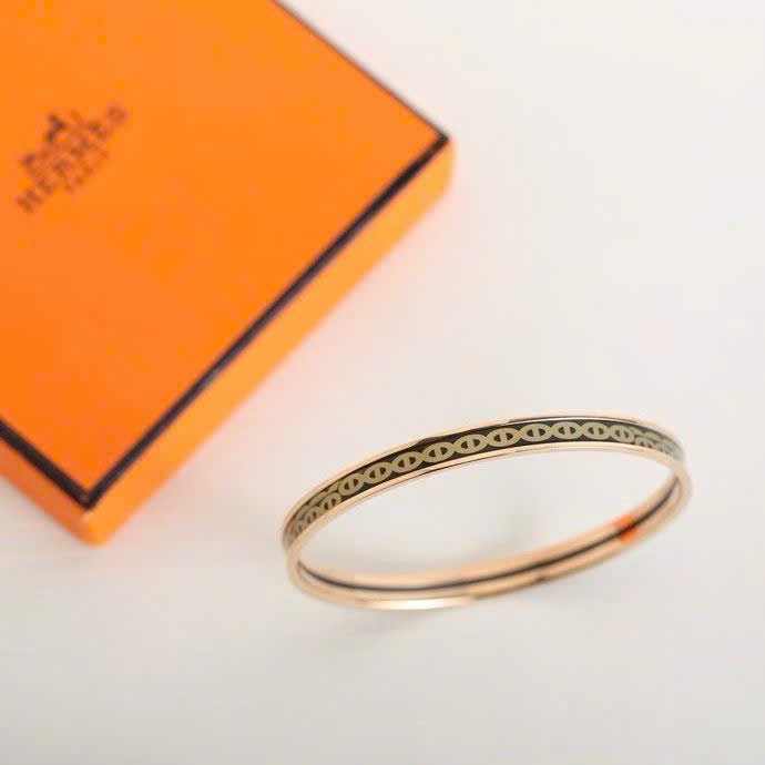Hermès Black Enamel Gold-Plated Chain Motif Bracelet - Image 6