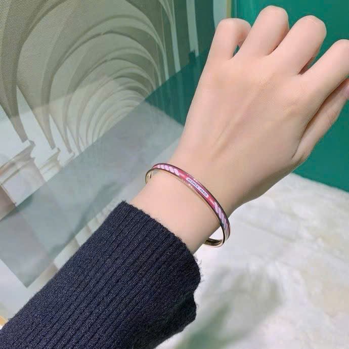 Hermès Black Enamel Gold-Plated Chain Motif Bracelet - Image 2