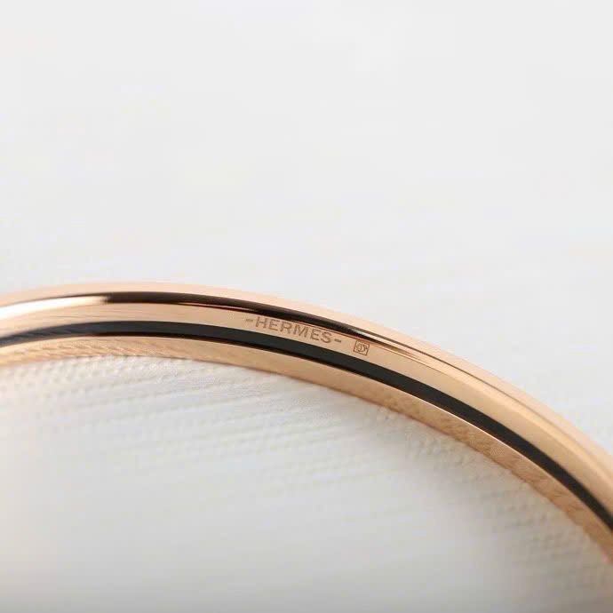 Hermès Black Enamel Gold-Plated Chain Motif Bracelet - Image 3