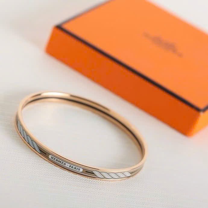 Hermès Black Enamel Gold-Plated Chain Motif Bracelet - Image 5
