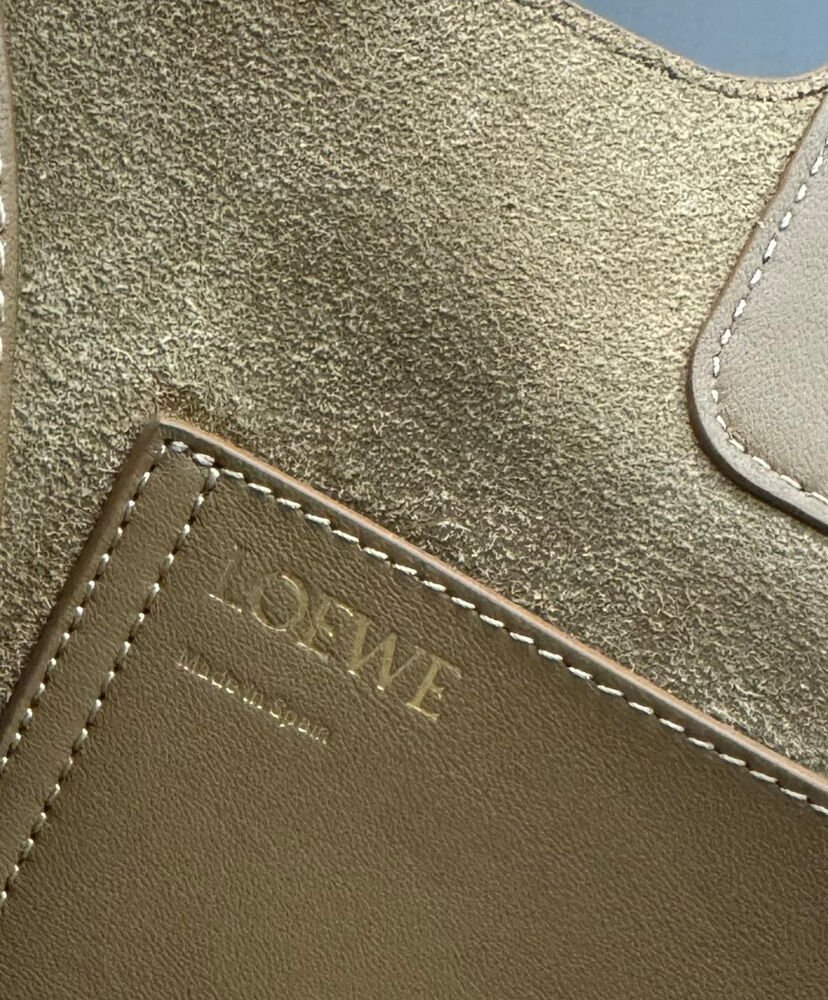 Loewe Medium Pebble Bucket Bag In Mellow Calfskin - Image 10