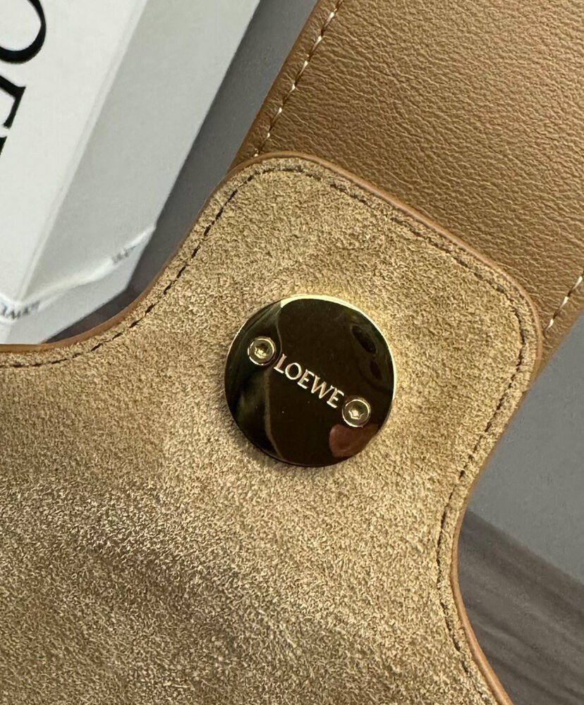 Loewe Medium Pebble Bucket Bag In Mellow Calfskin - Image 9