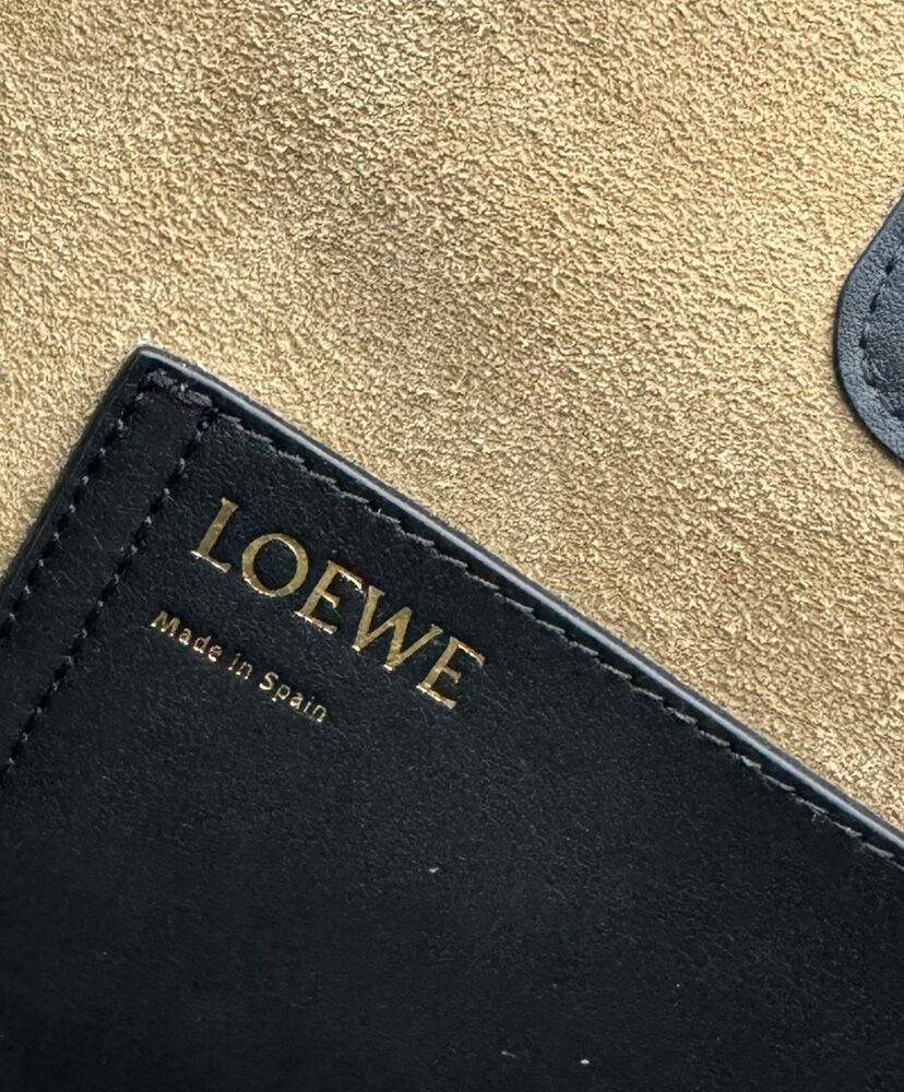 Loewe Medium Pebble Bucket Bag In Mellow Calfskin - Image 10