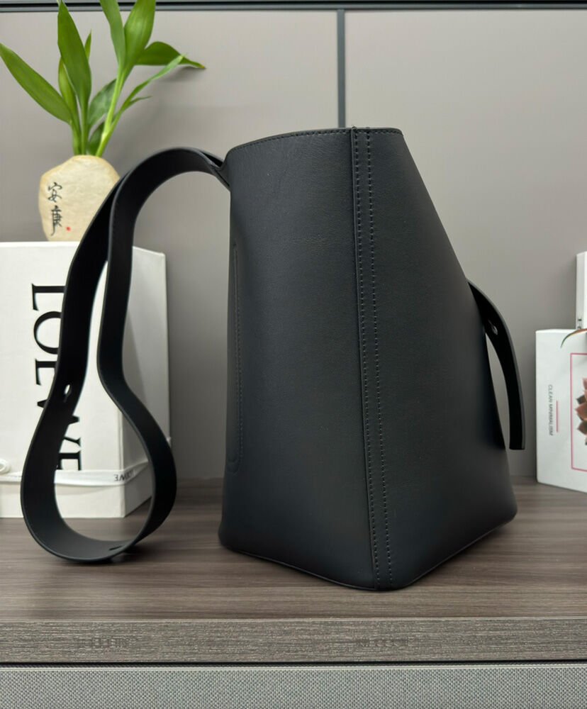 Loewe Medium Pebble Bucket Bag In Mellow Calfskin - Image 3