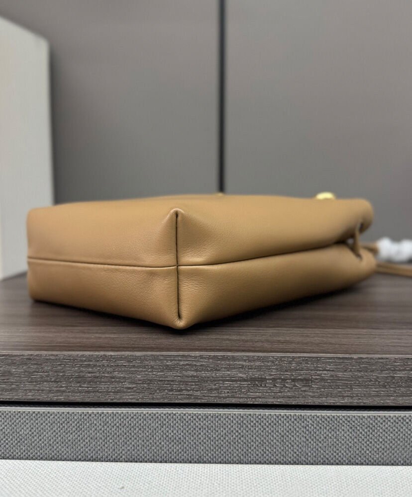 Loewe Pebble Pouch In Smooth Calfskin - Image 4
