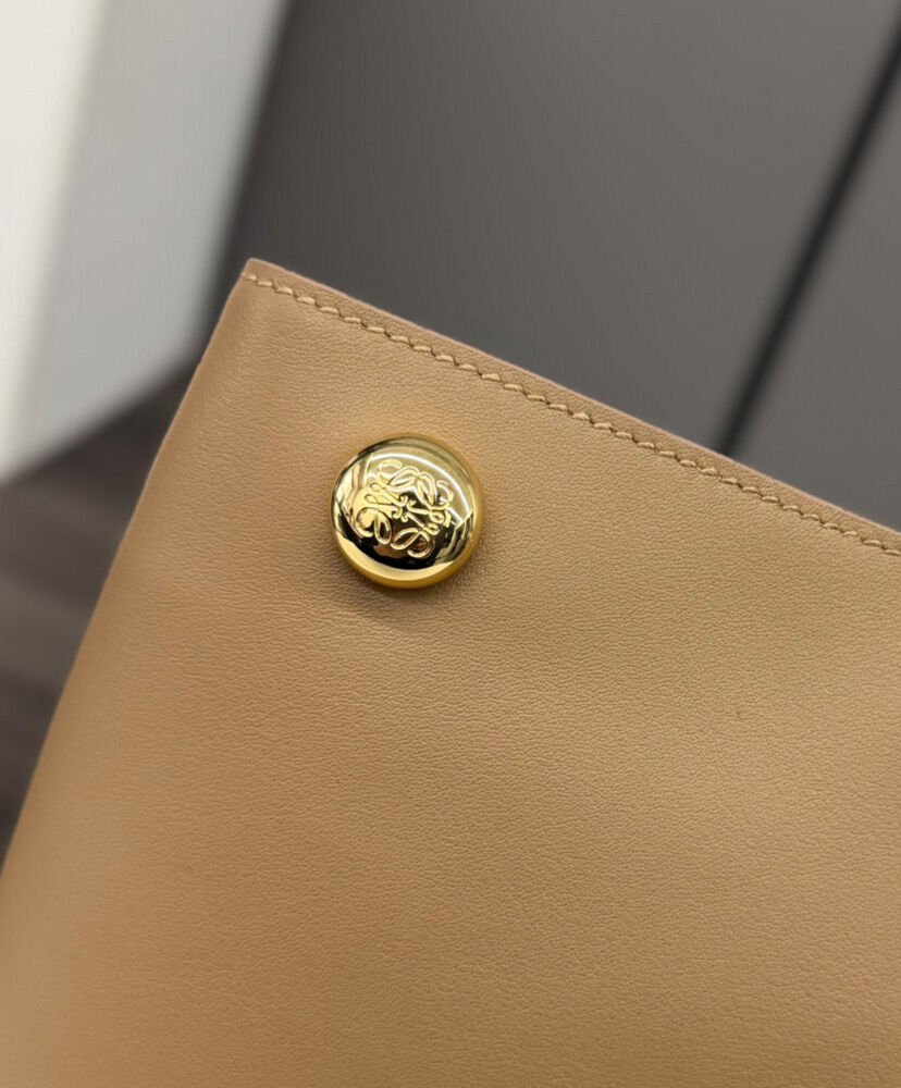 Loewe Pebble Pouch In Smooth Calfskin - Image 6