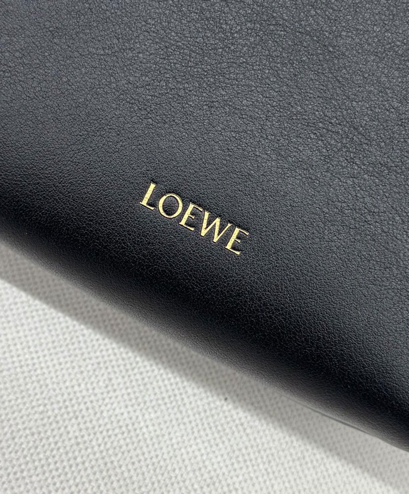 Loewe Pebble Pouch In Smooth Calfskin - Image 8
