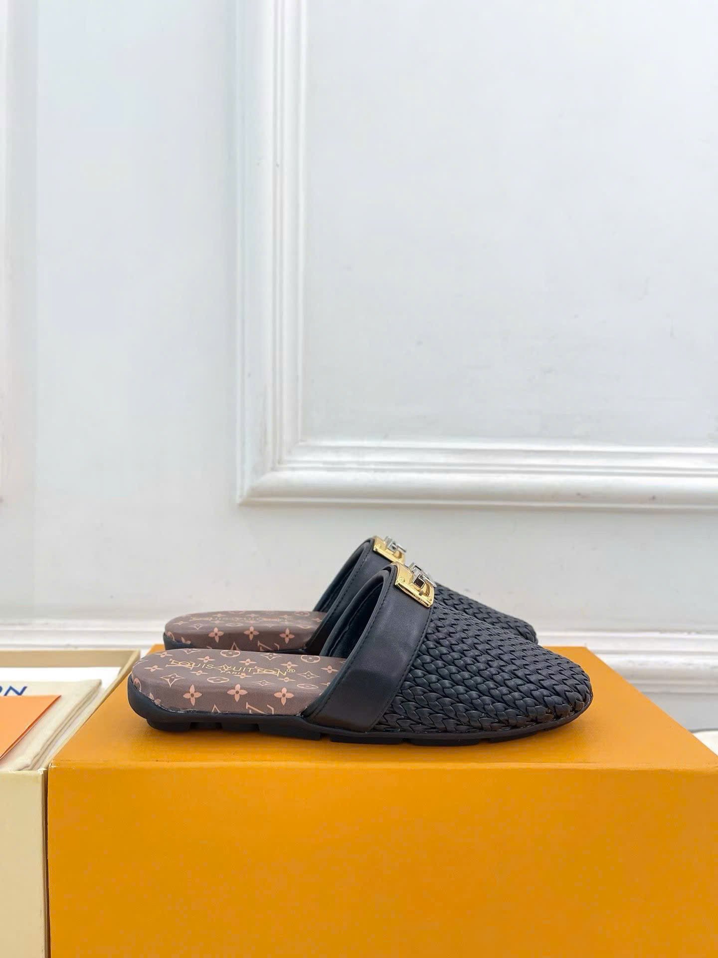 Louis Vuitton Haven Flat Closed Mule - Image 7