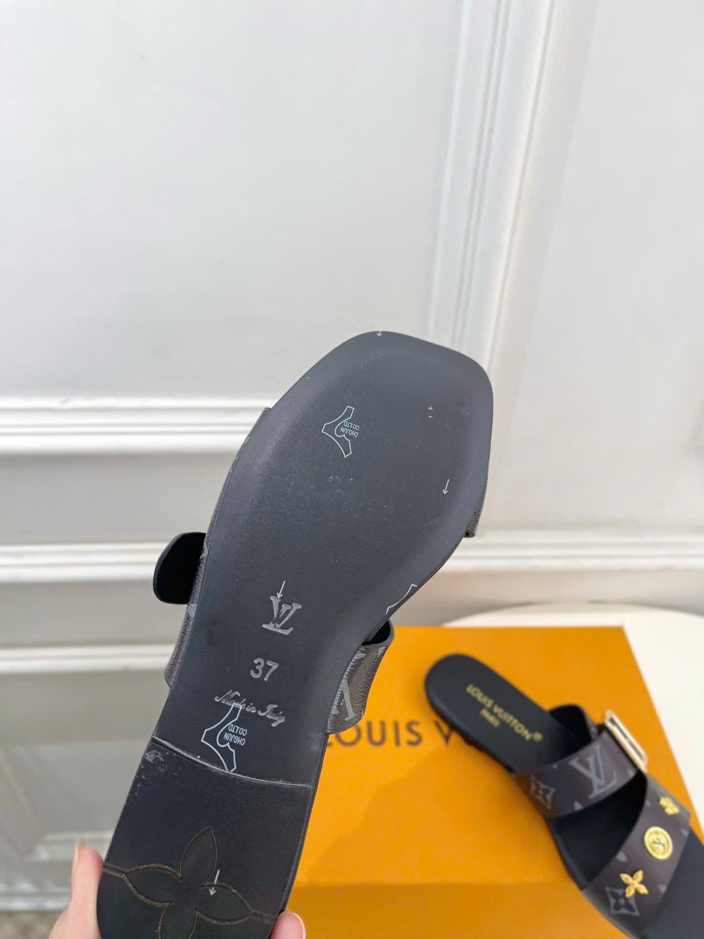 Louis Vuitton Monogram Flat Mule - Image 8
