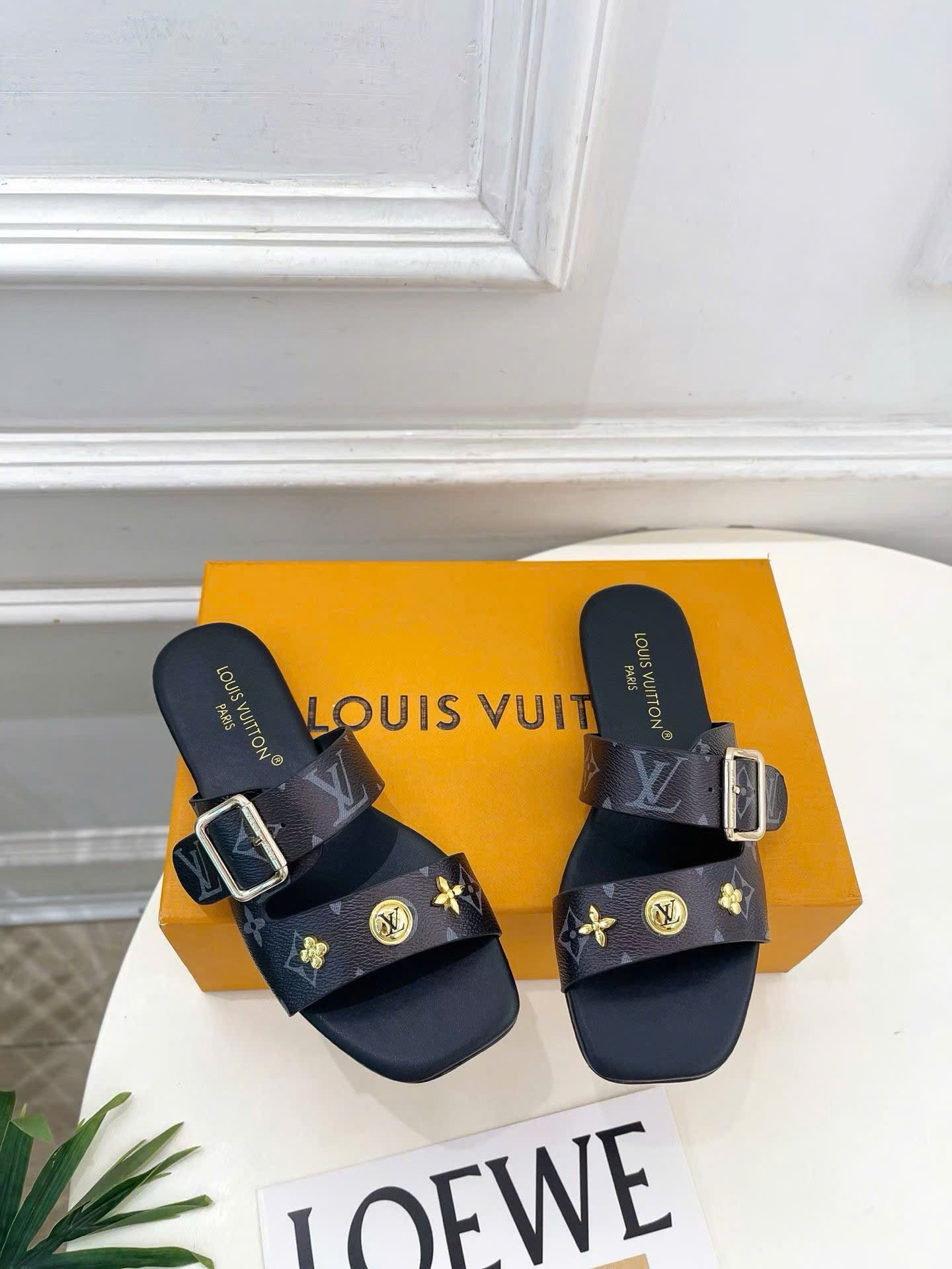 Louis Vuitton Monogram Flat Mule - Image 9