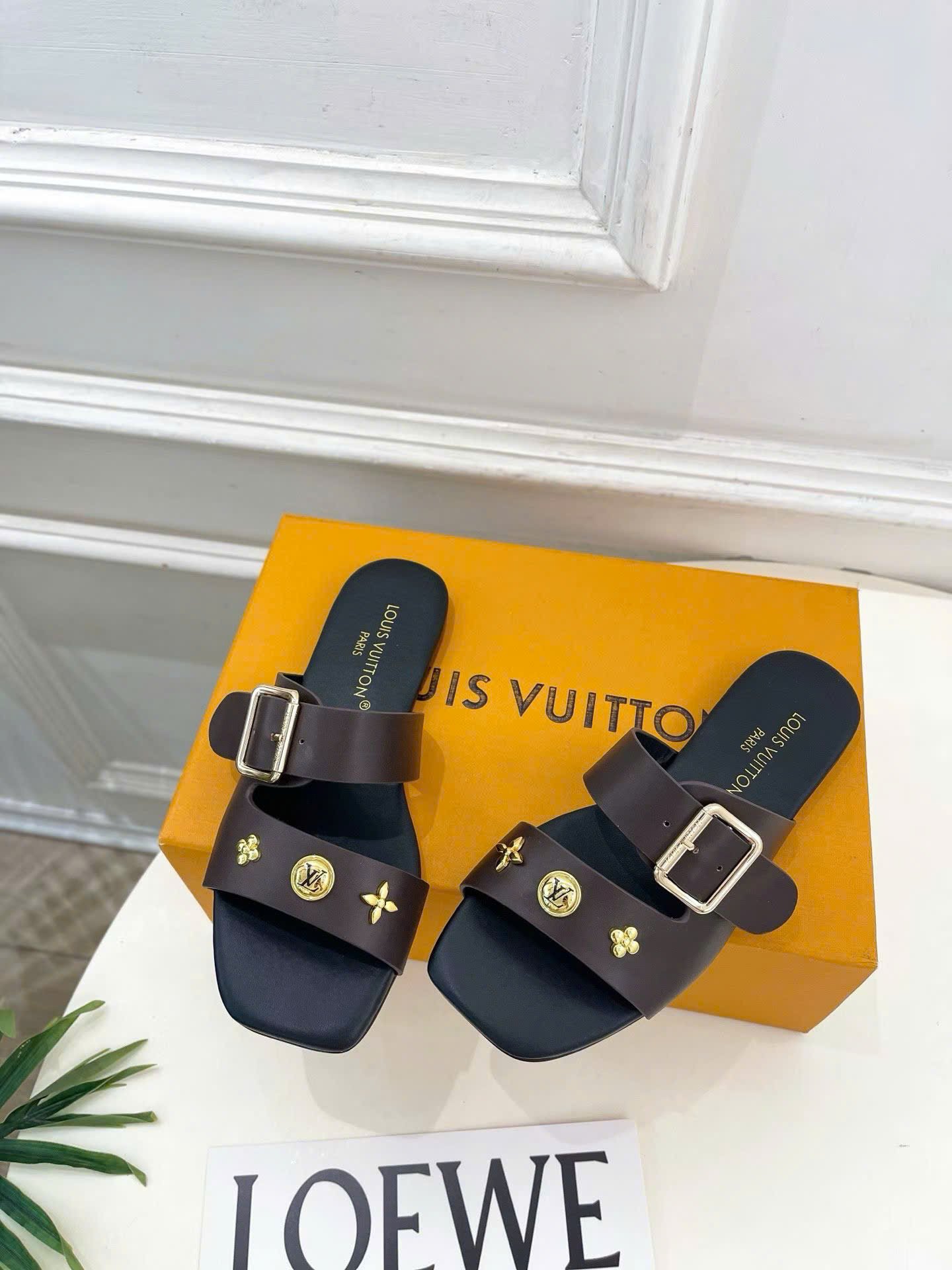 Louis Vuitton Monogram Flat Mule - Image 8