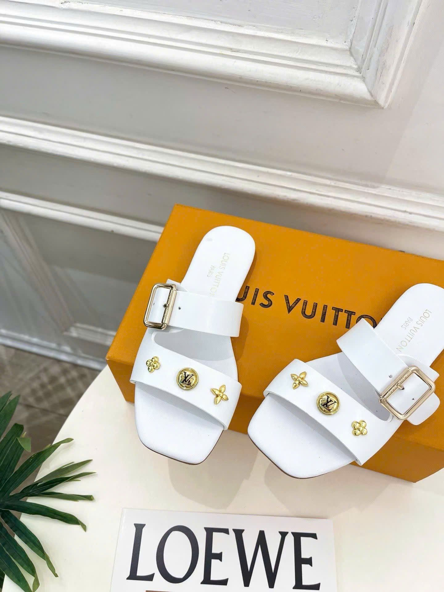 Louis Vuitton Monogram Flat Mule - Image 3