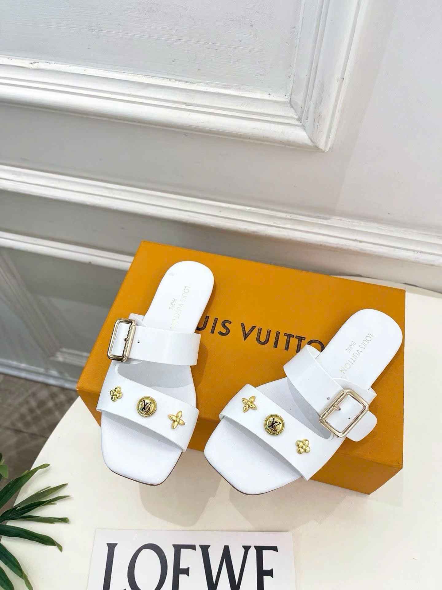Louis Vuitton Monogram Flat Mule - Image 9