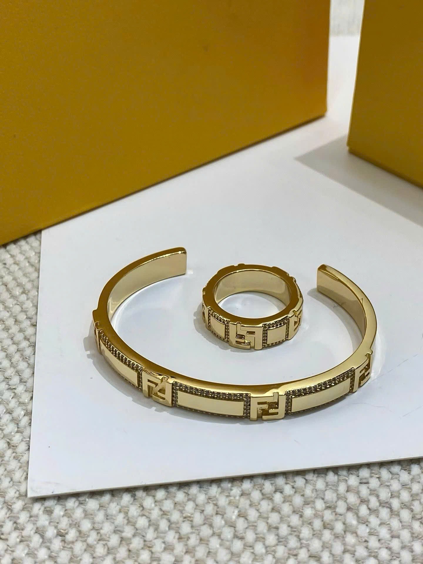 Fendi FF Bangle New Collections - Image 6