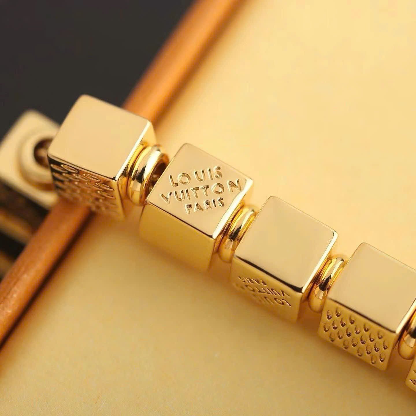 Louis Vuitton LV Monogram Necklace New Collections - Image 4