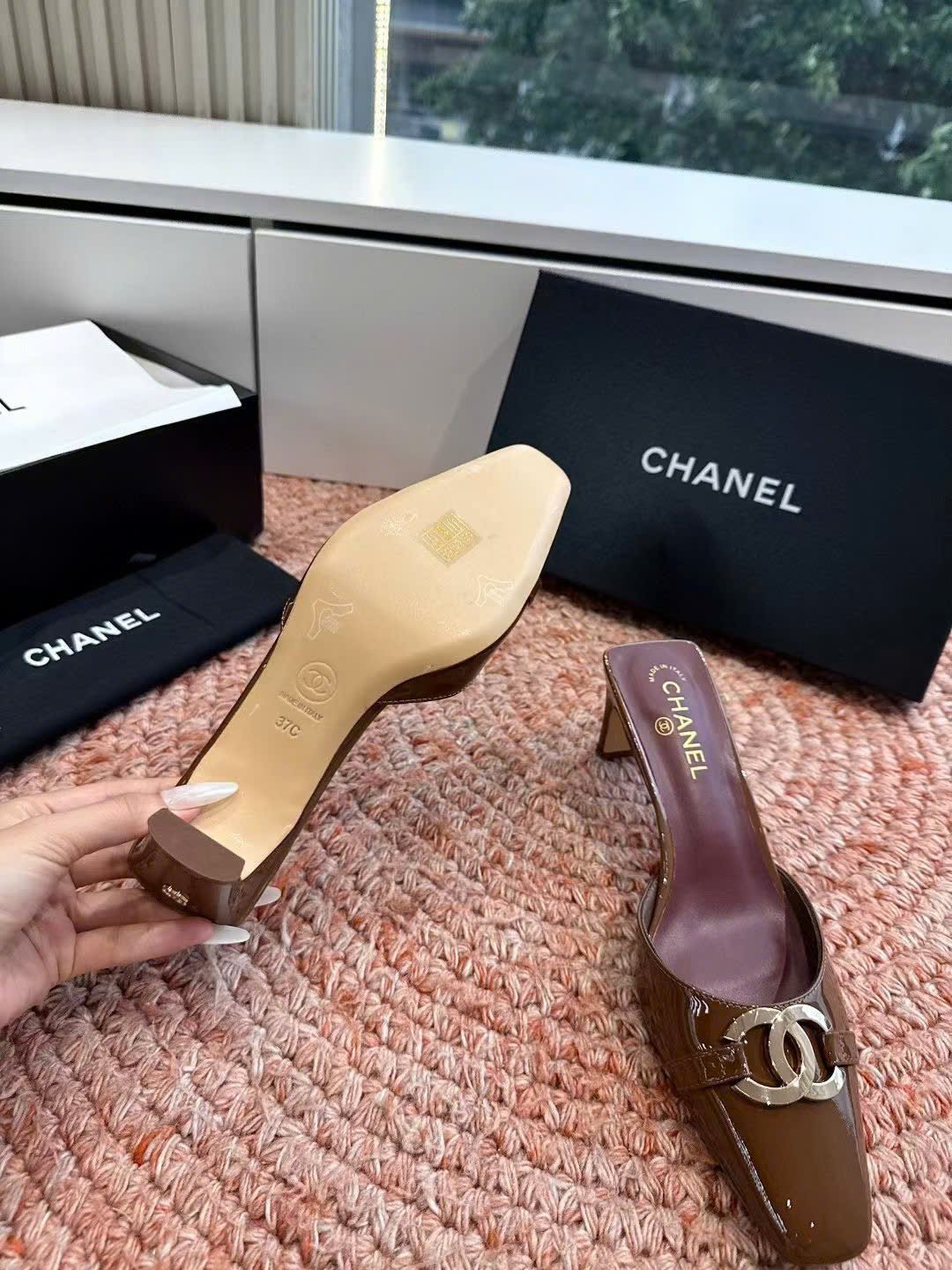 Chanel Interlocking CC Logo Mule - Image 2