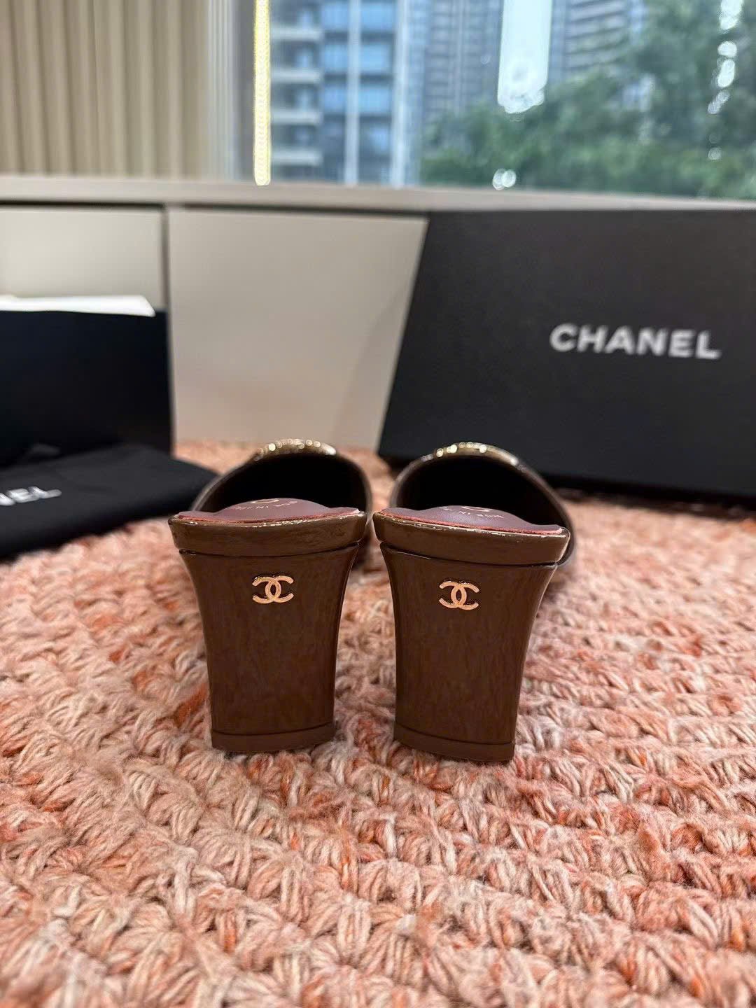 Chanel Interlocking CC Logo Mule - Image 5