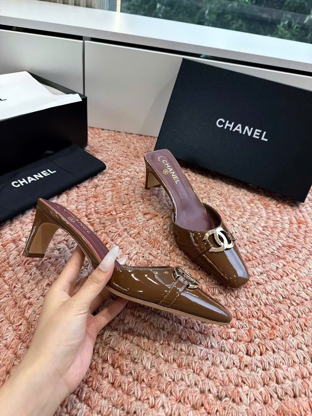 Chanel Interlocking CC Logo Mule - Image 6