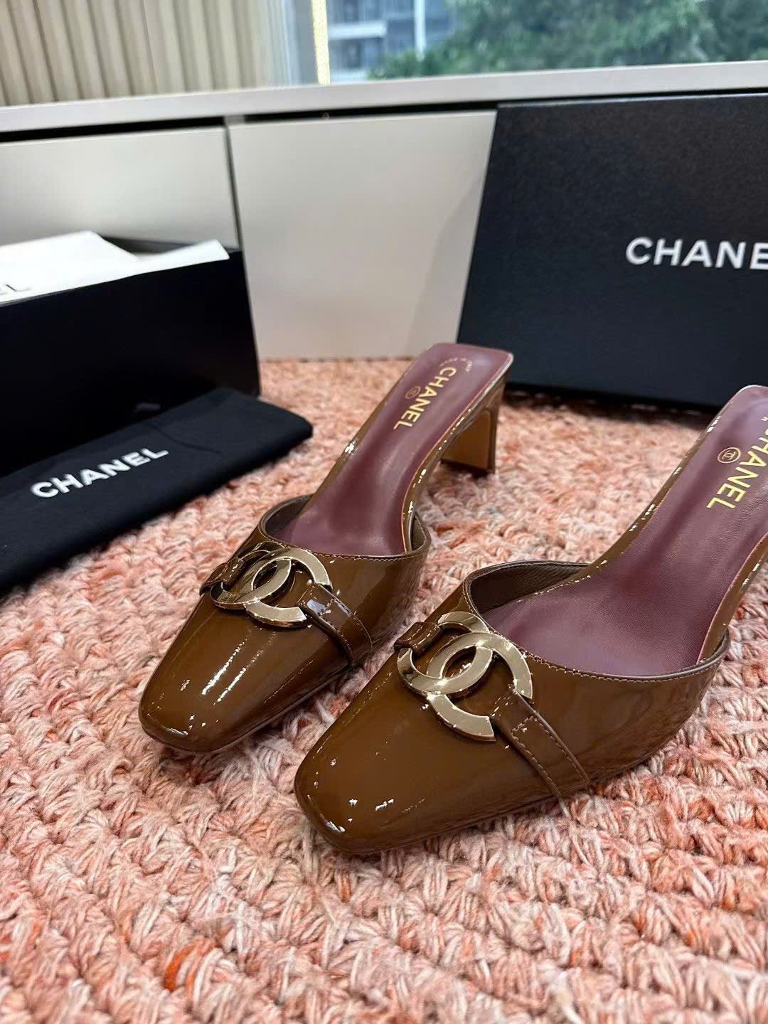 Chanel Interlocking CC Logo Mule - Image 9