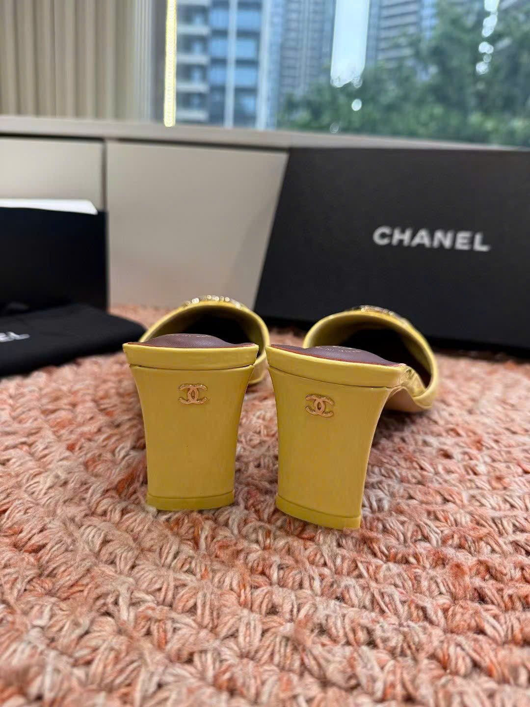 Chanel Interlocking CC Logo Mule - Image 2