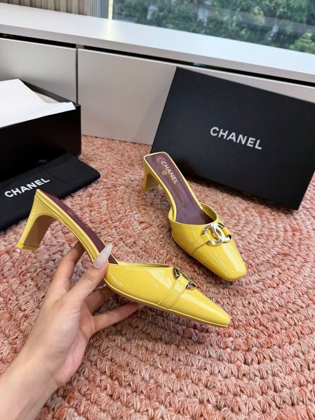 Chanel Interlocking CC Logo Mule - Image 3