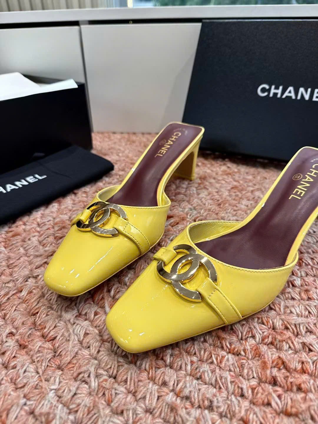 Chanel Interlocking CC Logo Mule - Image 5