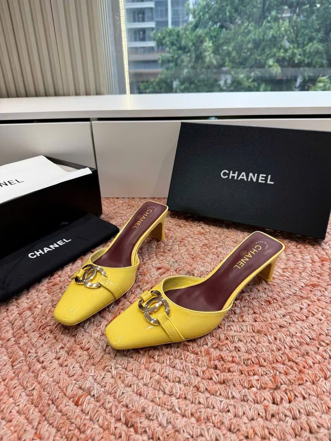 Chanel Interlocking CC Logo Mule - Image 7