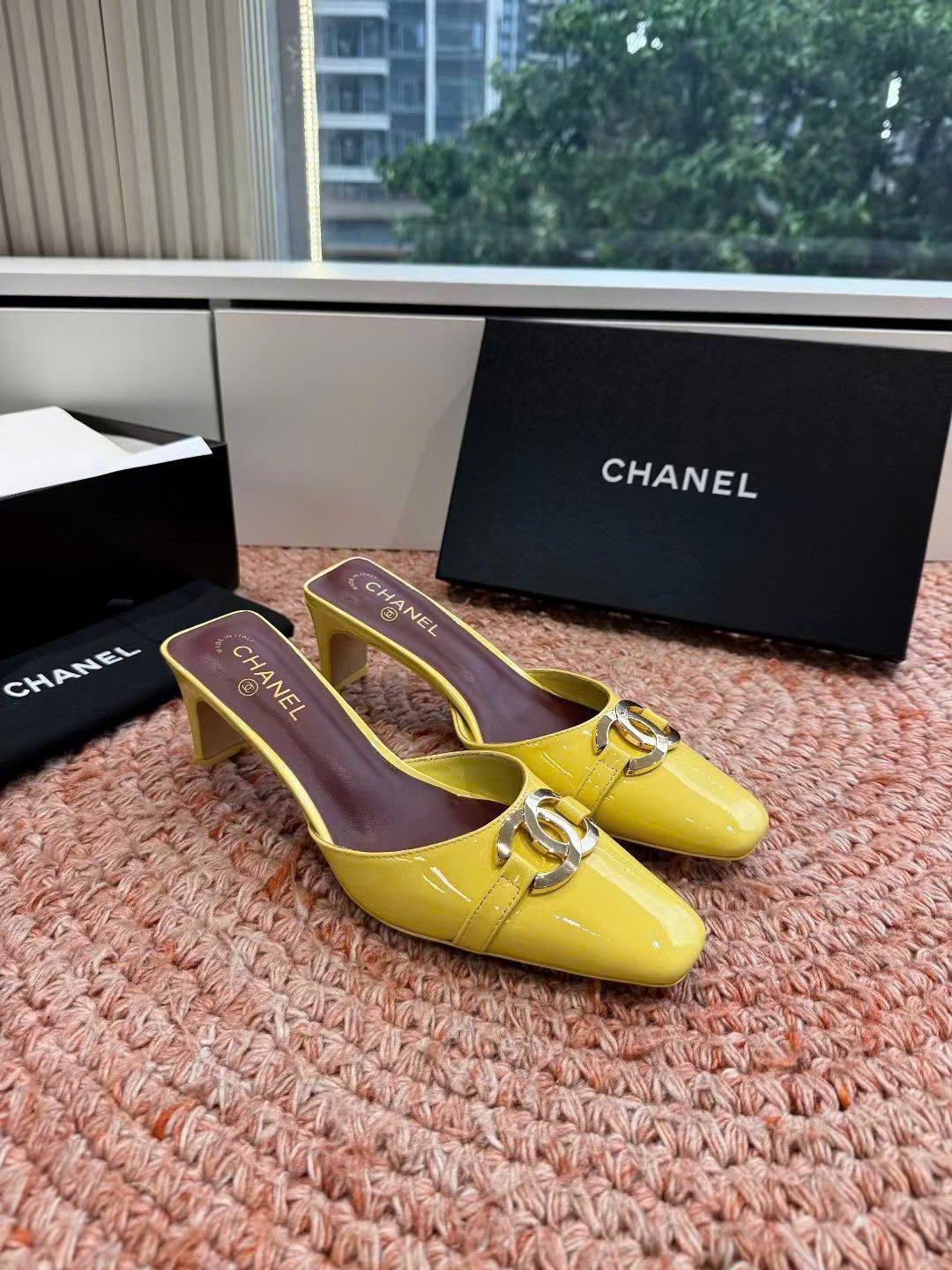 Chanel Interlocking CC Logo Mule - Image 8
