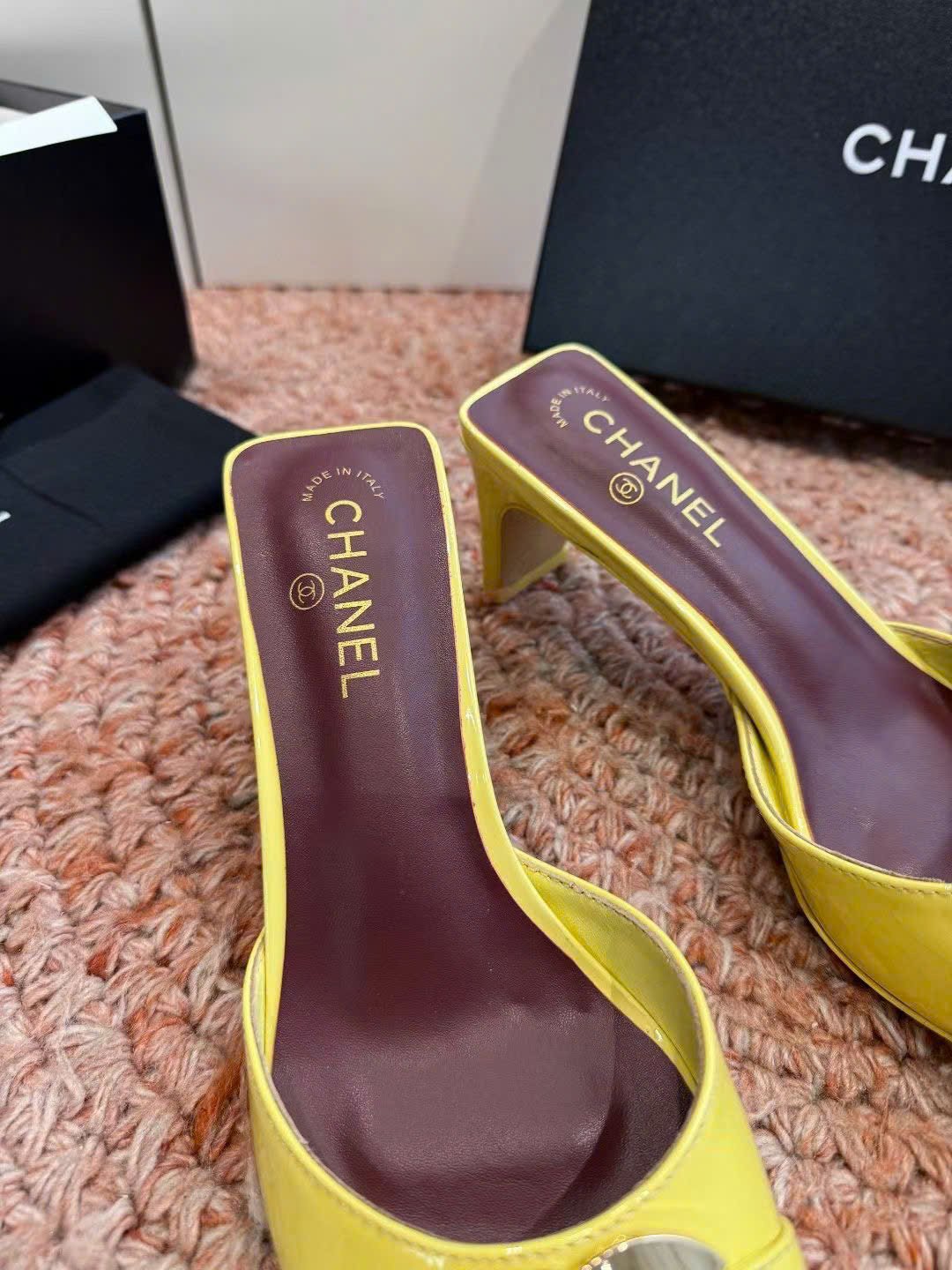 Chanel Interlocking CC Logo Mule - Image 9