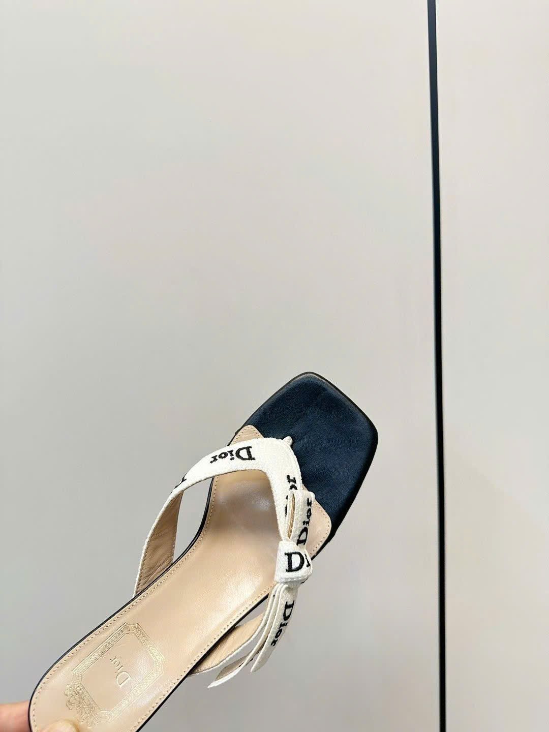 Dior J'Adior Embroidered Thong Sandal - Image 5