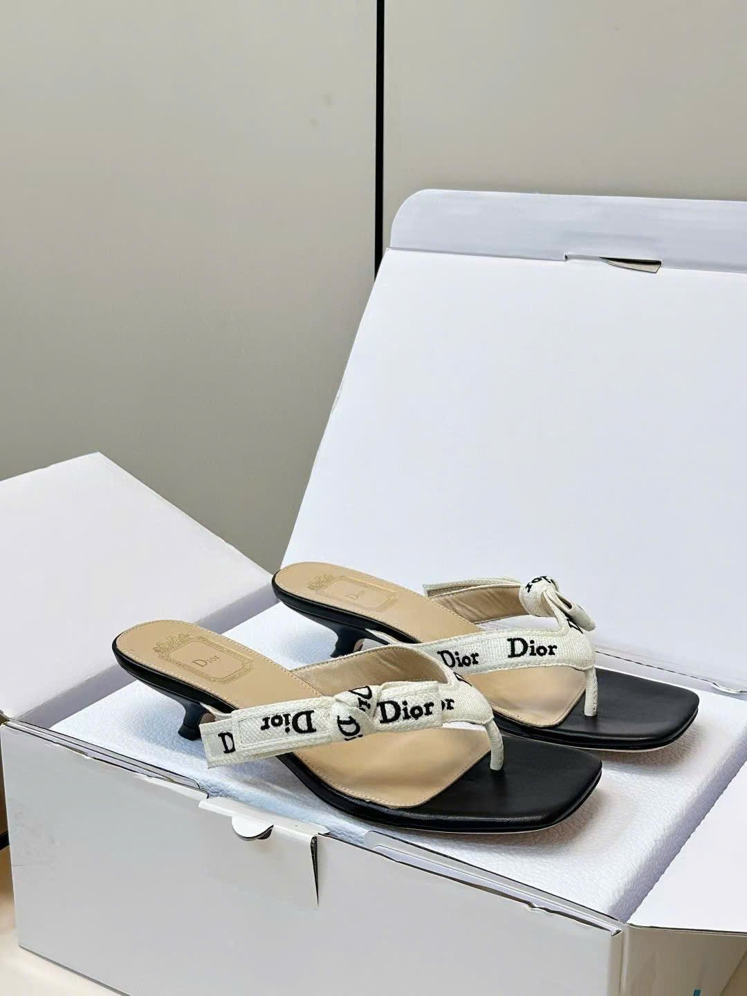 Dior J'Adior Embroidered Thong Sandal - Image 9