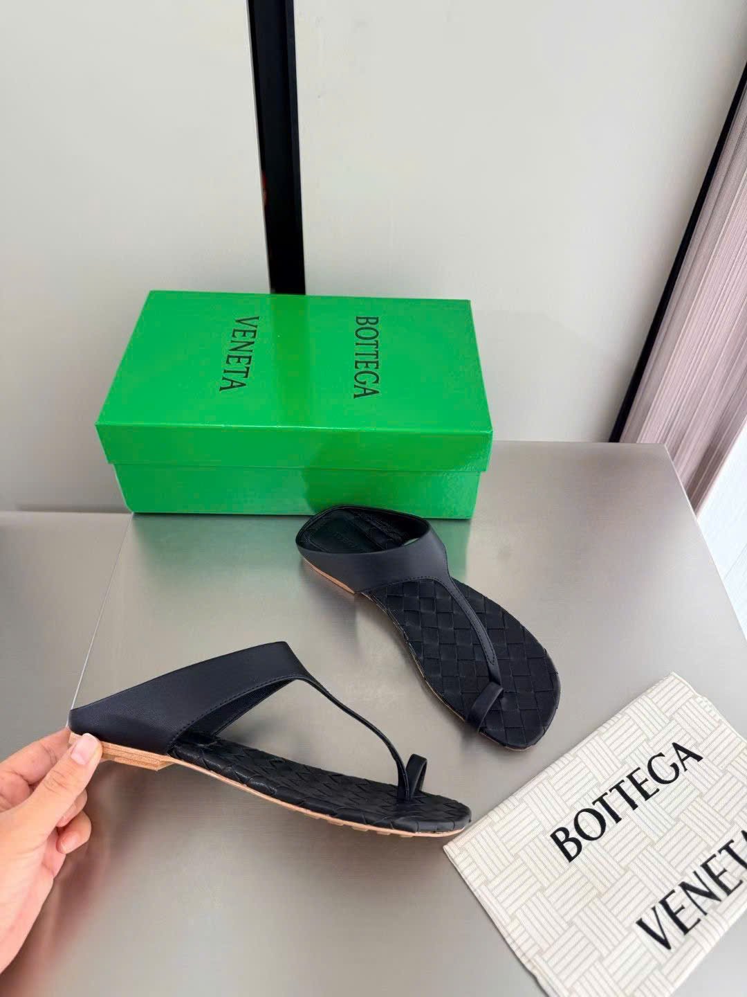 Bottega Veneta Livia Flat Thong Sandal - Image 8
