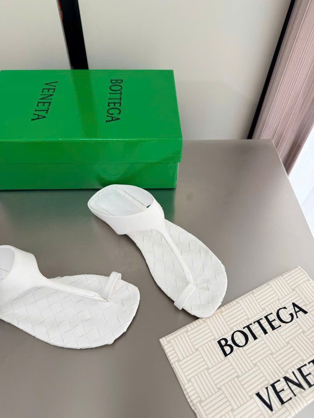 Bottega Veneta Livia Flat Thong Sandal - Image 10