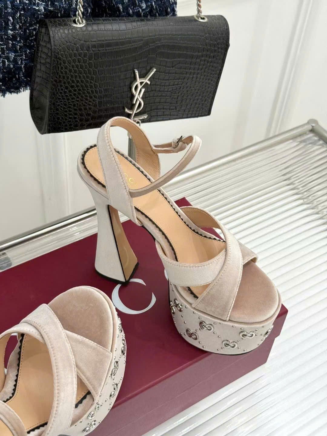 Gucci Sandal with Interlocking G Studs - Image 3