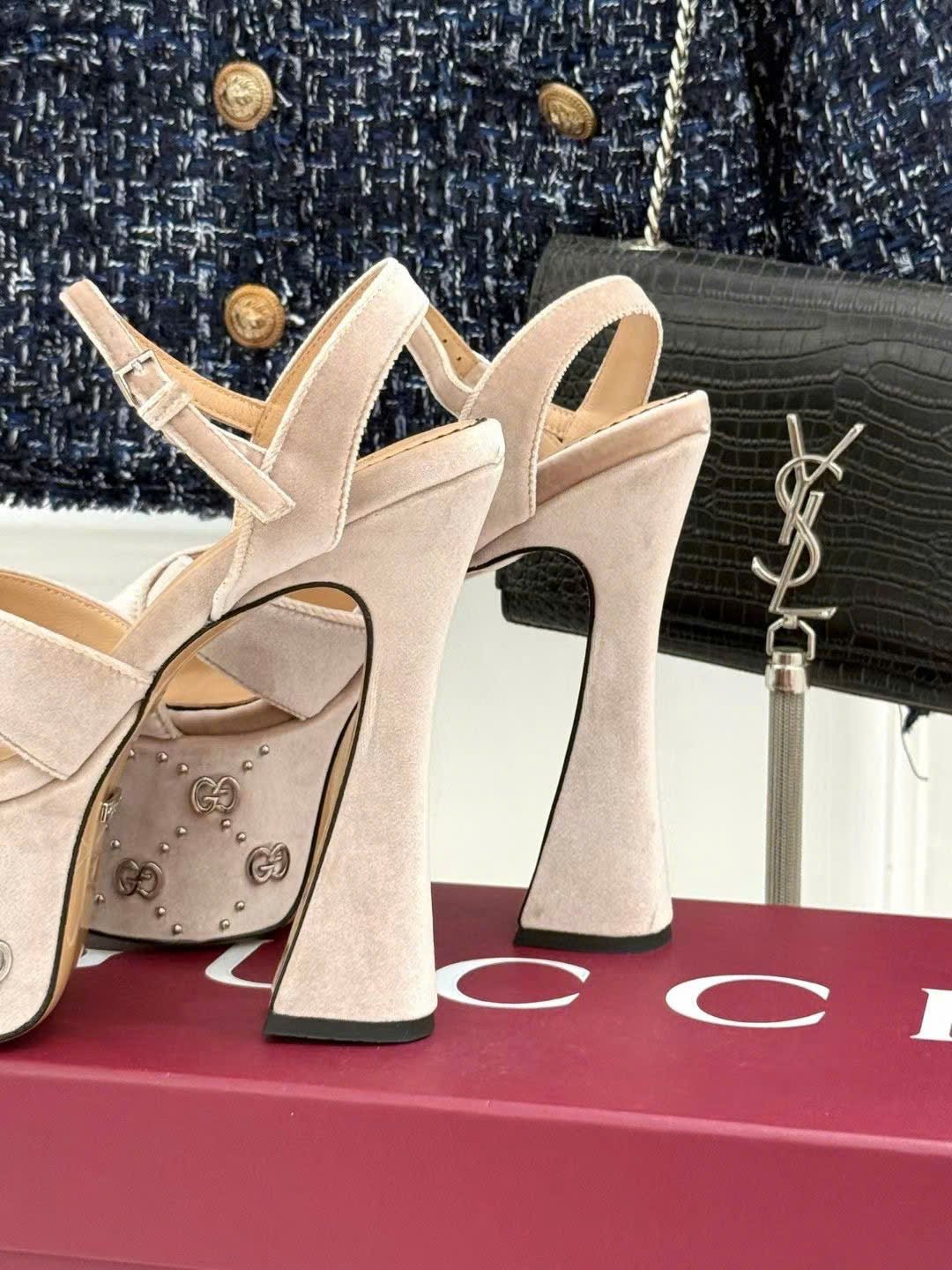 Gucci Sandal with Interlocking G Studs - Image 4